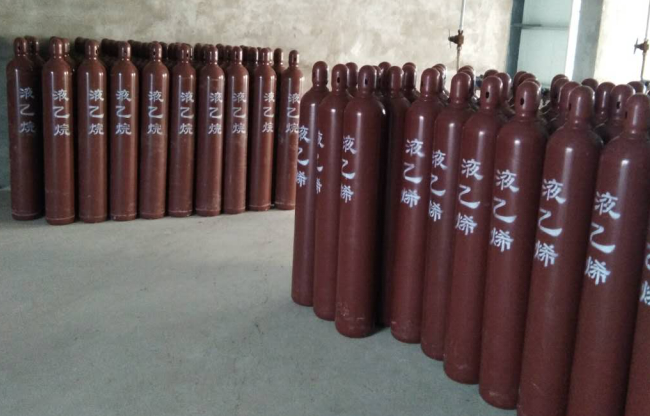 当着全班面被C到高潮哭视频