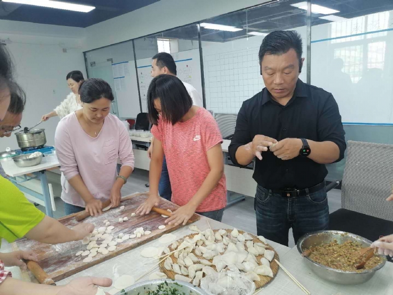 当着全班面被C到高潮哭视频