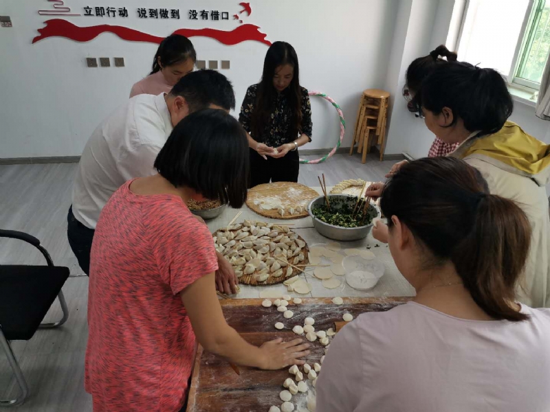 当着全班面被C到高潮哭视频