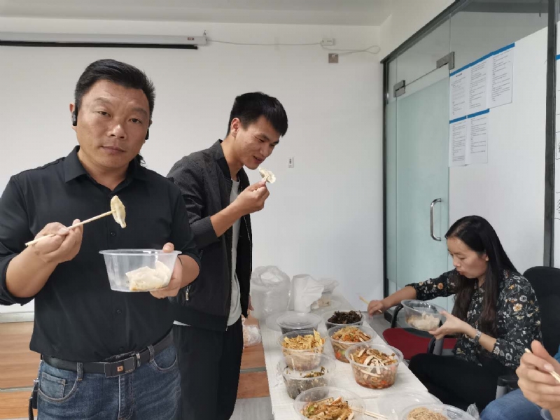 当着全班面被C到高潮哭视频